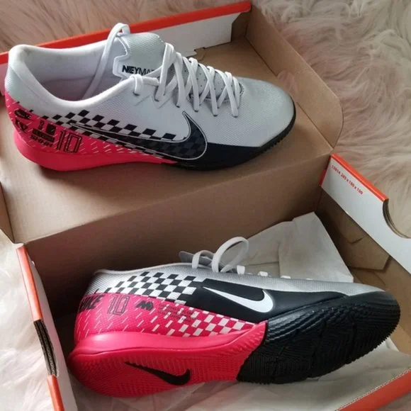 Nike Mercurial Vapor 13 Indoor Soccer Shoes - Picture 14 of 15